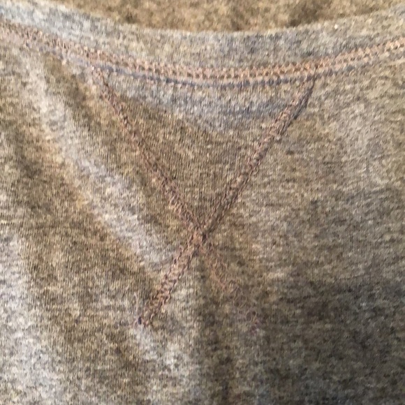 Simple long sleeve grey top - Picture 2 of 3